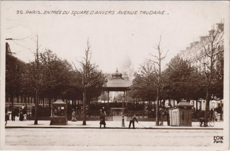 Carte postale ancienne Paris 9e Square d'Anvers Avenue Trudaine à Paris 9e