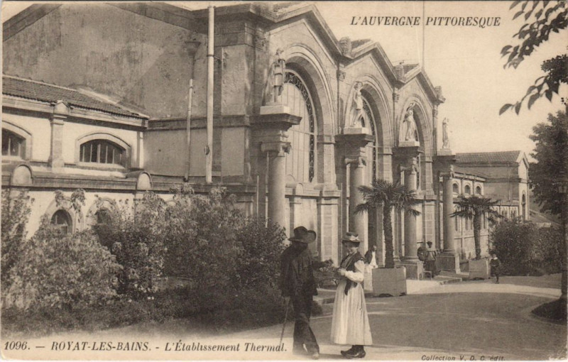 Carte postale ancienne Royat Etablissement Thermal à Royat