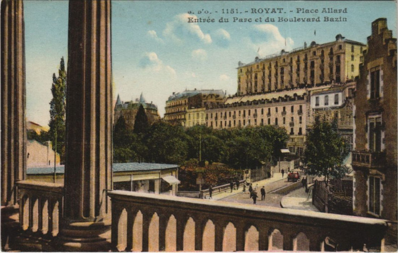 Carte postale ancienne Royat Place Allard, Entree du Parc à Royat