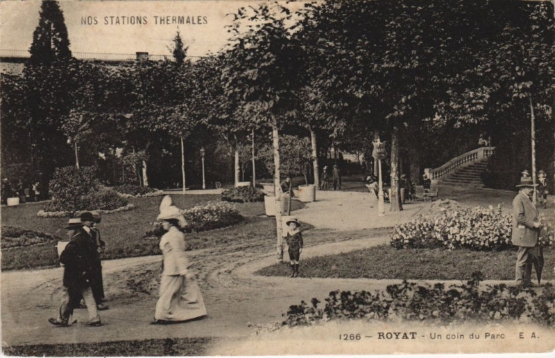 Carte postale ancienne Royat un coin du parc à Royat