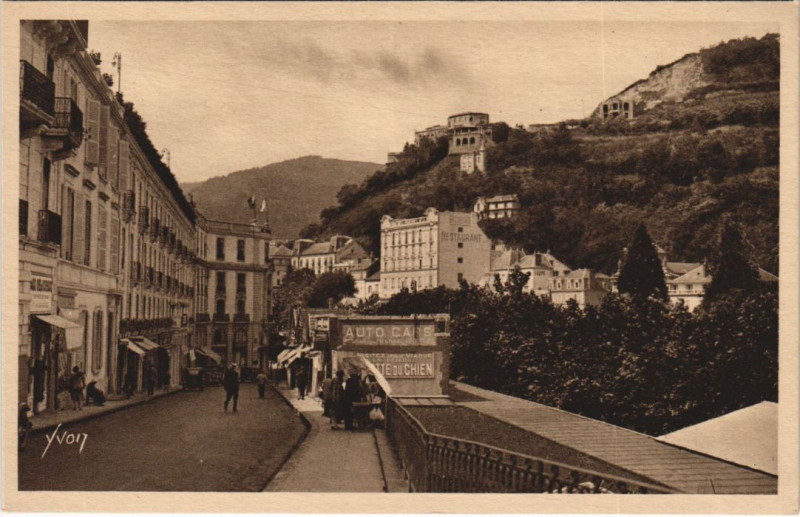 Carte postale ancienne Royat Boulevard Bazin à Royat