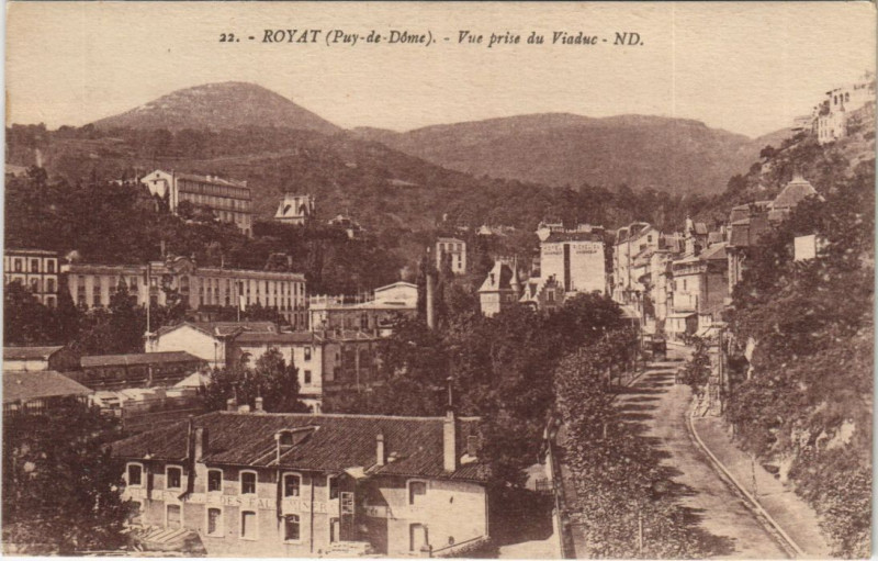 Carte postale ancienne Royat vue prise du Viaduc à Ris