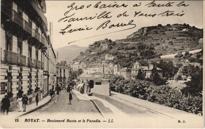 Carte postale ancienne Royat Boulevard Bazin et le Paradis à Royat