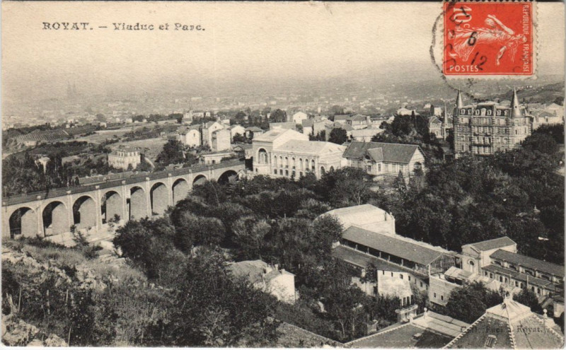 Carte postale ancienne Royat Viaduc et Parc à Royat
