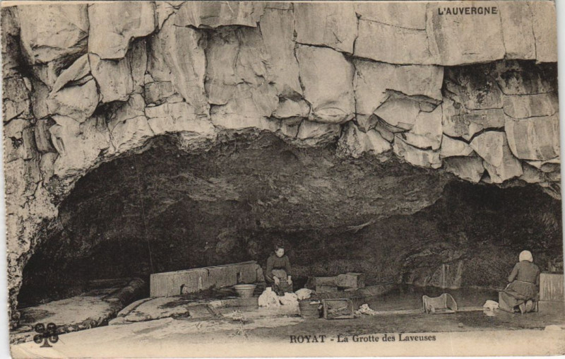 Carte postale ancienne Royat Grotte des Laveuses à Royat