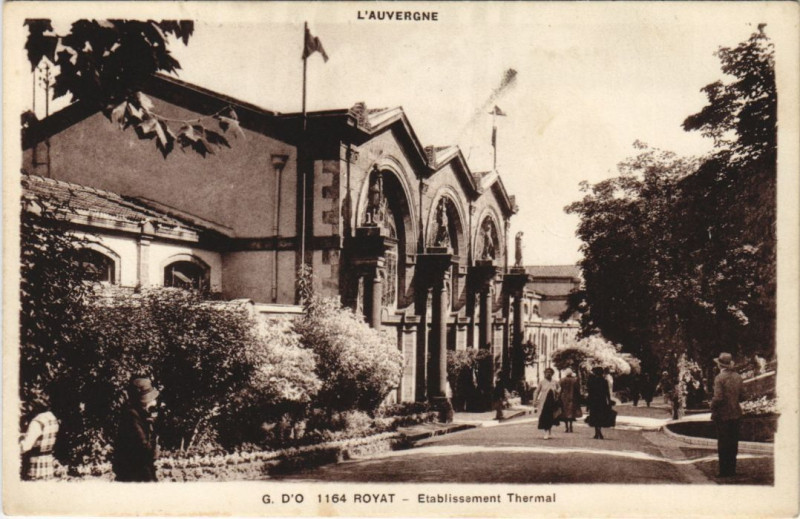 Carte postale ancienne Royat Etablissement Thermal à Royat