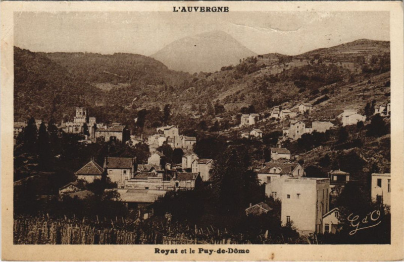 Carte postale ancienne Royat et le Puy de Dome à Royat