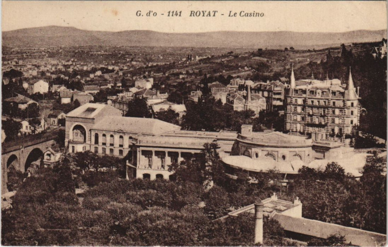 Carte postale ancienne Royat Le Casino à Royat