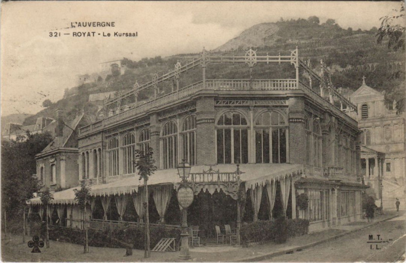 Carte postale ancienne Royat Le Kursaal à Royat