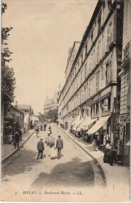 Carte postale ancienne Royat Boulevard Bazin à Royat