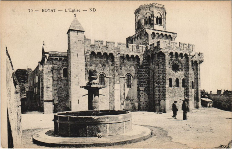 Carte postale ancienne Royat Eglise à Royat