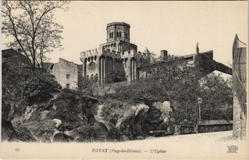 Carte postale ancienne Royat Eglise à Royat