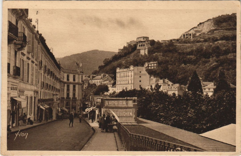 Carte postale ancienne Royat Boulevard Bazin à Royat