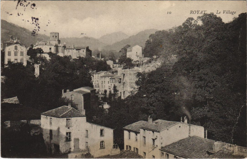 Carte postale ancienne Royat Le Village à Royat