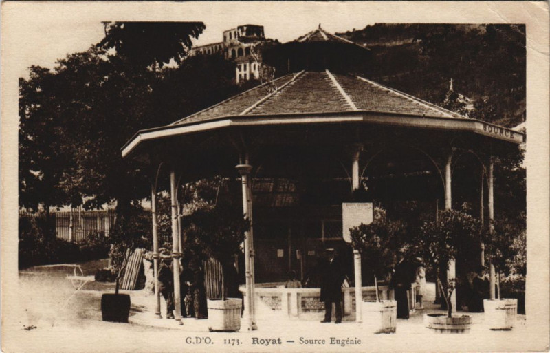 Carte postale ancienne Royat Source Eugenie à Royat
