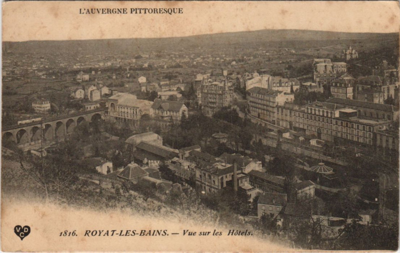 Carte postale ancienne Royat vue sur les Hotels à Royat
