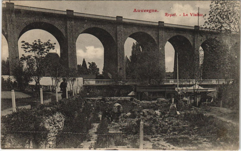 Carte postale ancienne Royat le Viaduc à Royat