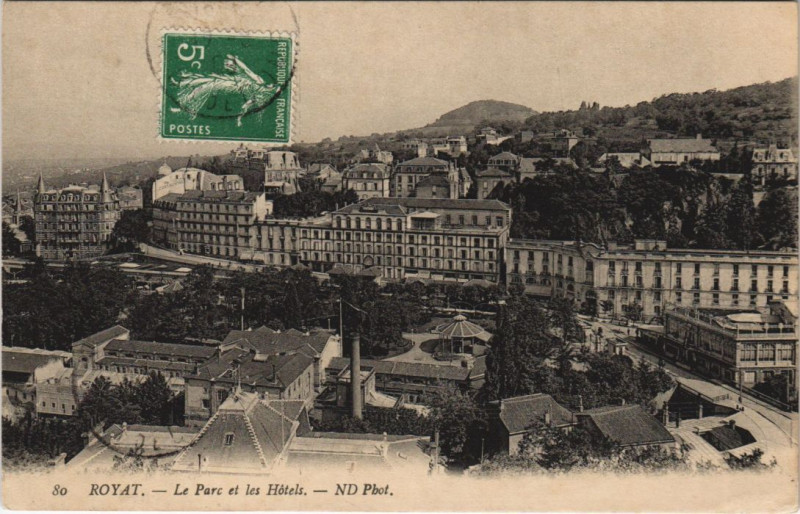 Carte postale ancienne Royat Le Parc et les Hotels à Royat