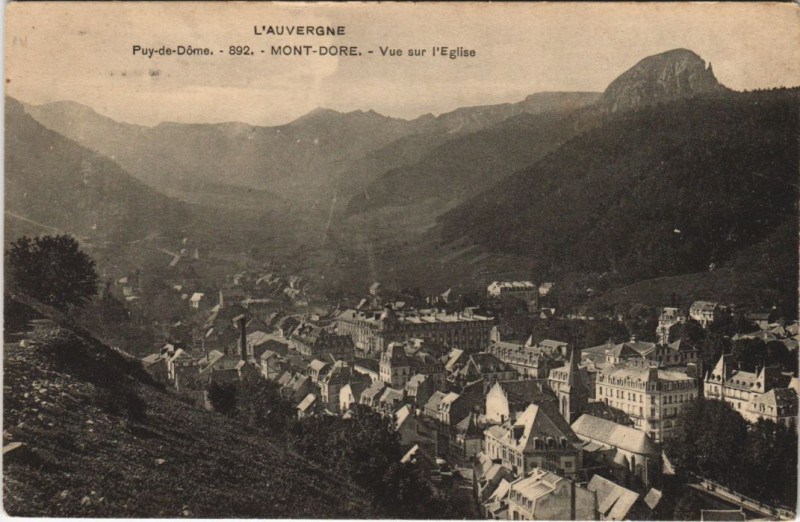 Carte postale ancienne Mont Dore vue sur l'Eglise à Mont-Dore