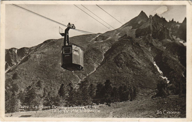 Carte postale ancienne Mont Dore La Vallee d'Enfer à Mont-Dore
