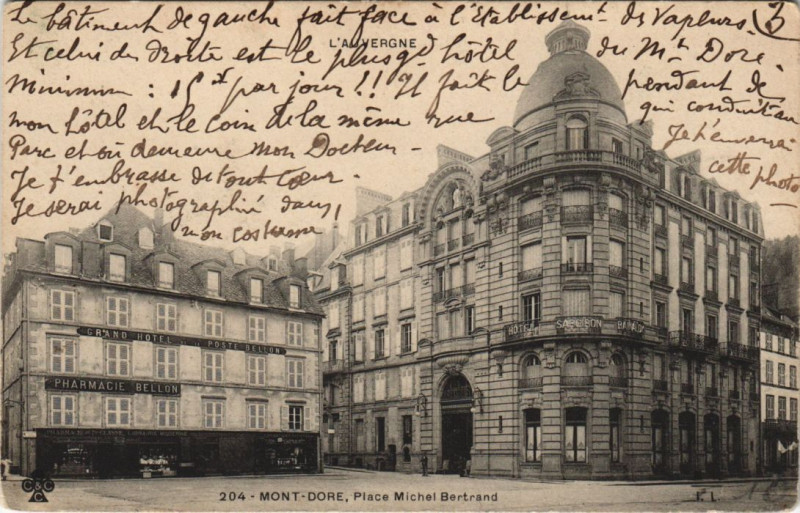 Carte postale ancienne Mont Dore Place Michel Bertrand à Mont-Dore