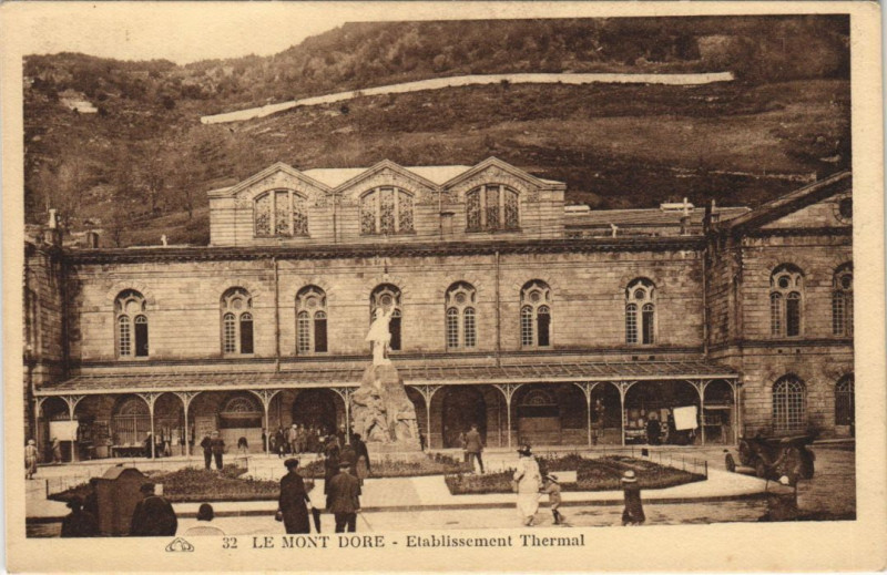 Carte postale ancienne Mont Dore Etablissement Thermal à Mont-Dore