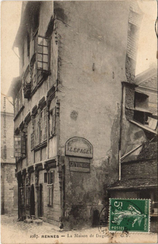 Carte postale ancienne Rennes Maison de Duguesclin à Rennes
