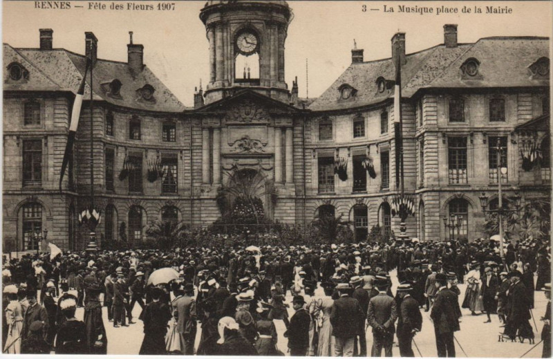 Carte postale ancienne Rennes Musique place de la Mairie à Rennes