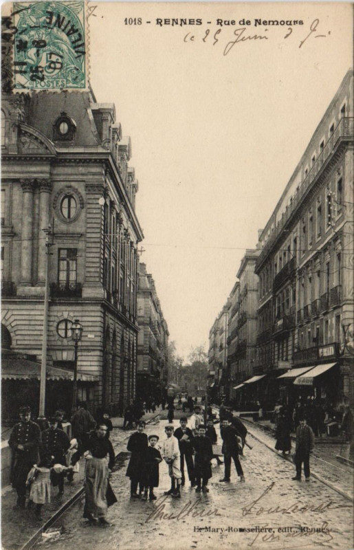 Carte postale ancienne Rennes Rue de Nemours à Rennes