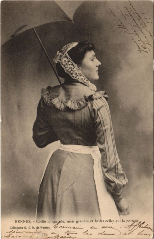 Carte postale ancienne Rennes Coiffe minuscule à Rennes