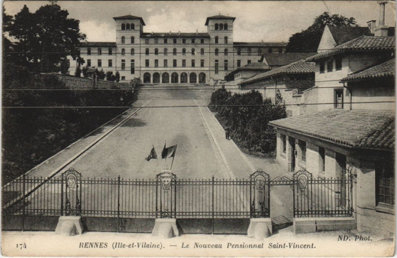 Carte postale ancienne Rennes Nouveau Pensionnat Saint-Vincent à Rennes