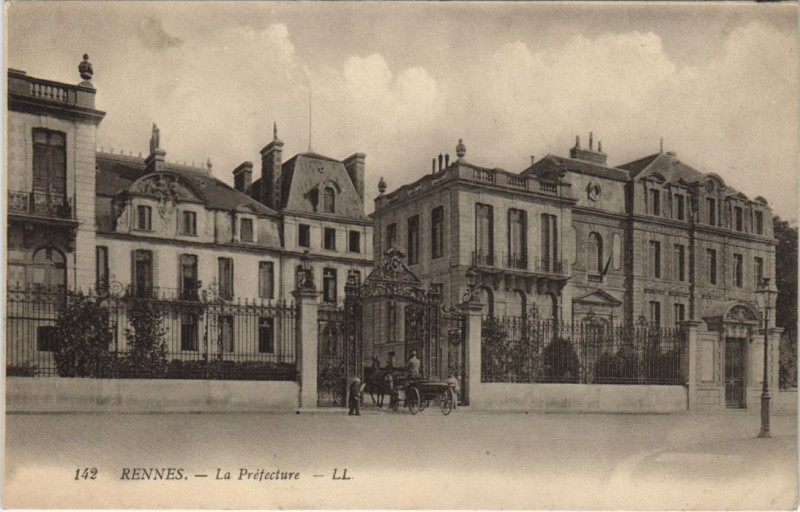 Carte postale ancienne Rennes La Prefecture à Rennes