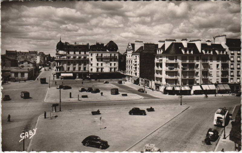 Carte postale ancienne Rennes Place de la Gare à Rennes