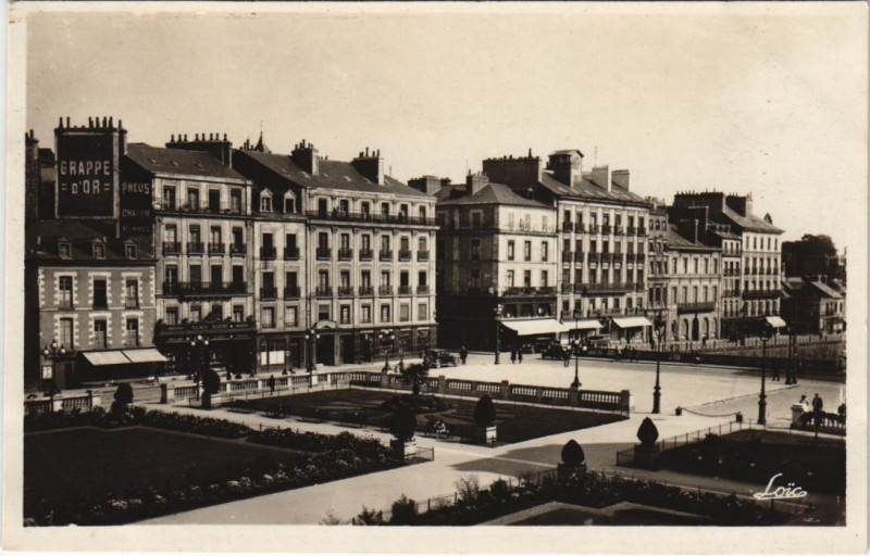 Carte postale ancienne Rennes Les Jardins sur la Vilaine à Rennes