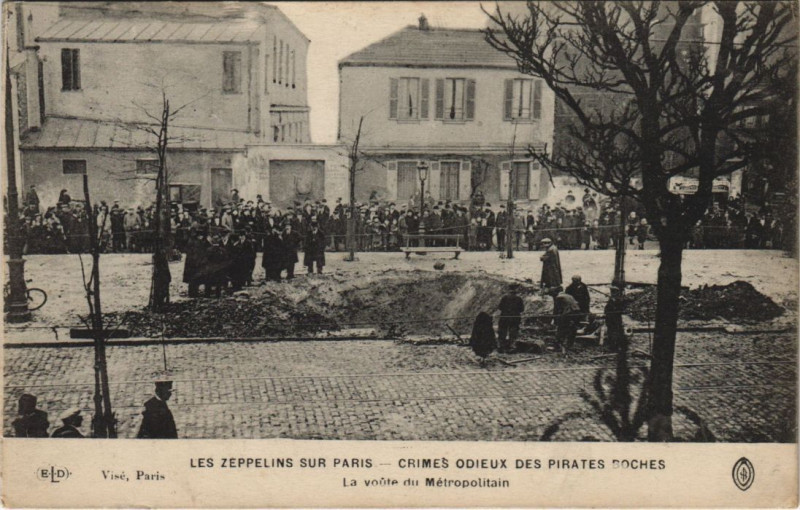 Carte postale ancienne Les Zeppelins Sur Paris La voute du Metropolitain à Paris