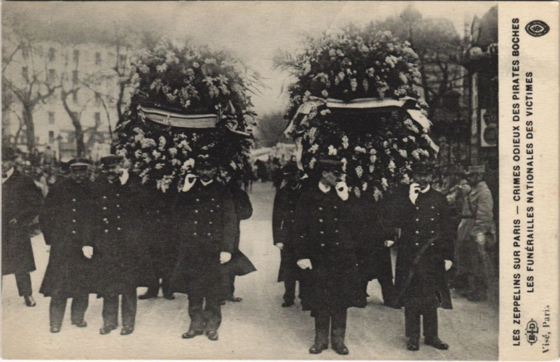Carte postale ancienne Les Zeppelins Sur Paris Les funerailles nationales des victimes