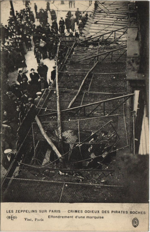 Carte postale ancienne Les Zeppelins Sur Paris Effondrement d'une marquise à Paris