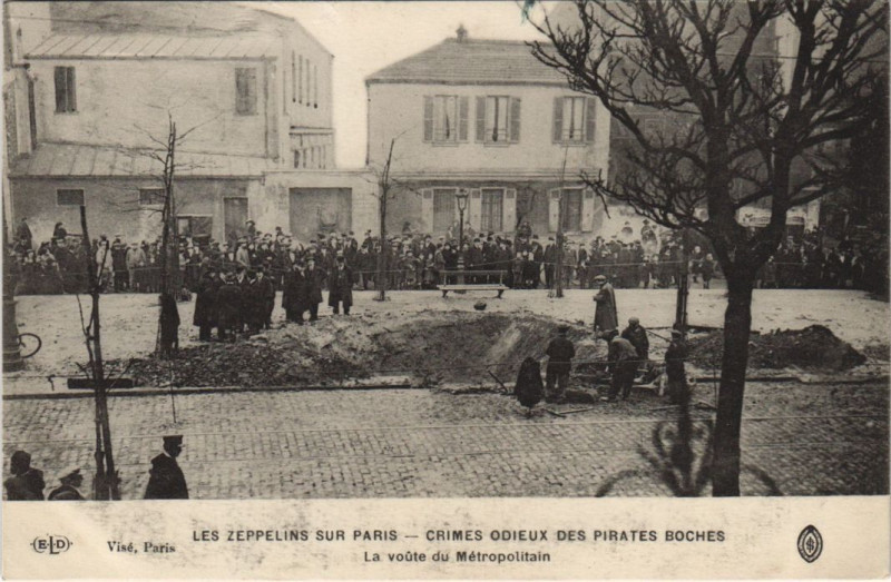 Carte postale ancienne Les Zeppelins Sur Paris La voute du Metropolitain à Paris