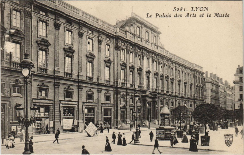 Carte postale ancienne Lyon Palais des Arts et le Musee à Lyon
