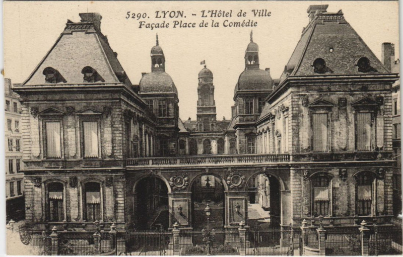 Carte postale ancienne Lyon Hotel de Ville Place de la Comedie à Lyon