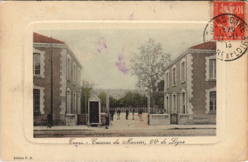 Carte postale ancienne Tours Caserne du Meunier à Tours