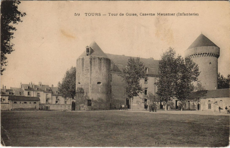 Carte postale ancienne Tours Tour de Guise Caserne Meusnier à Tours