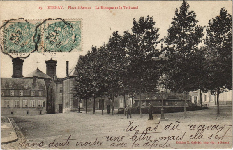 Carte postale ancienne Stenay Place d'Armes Kiosque et Tribunal à Stenay