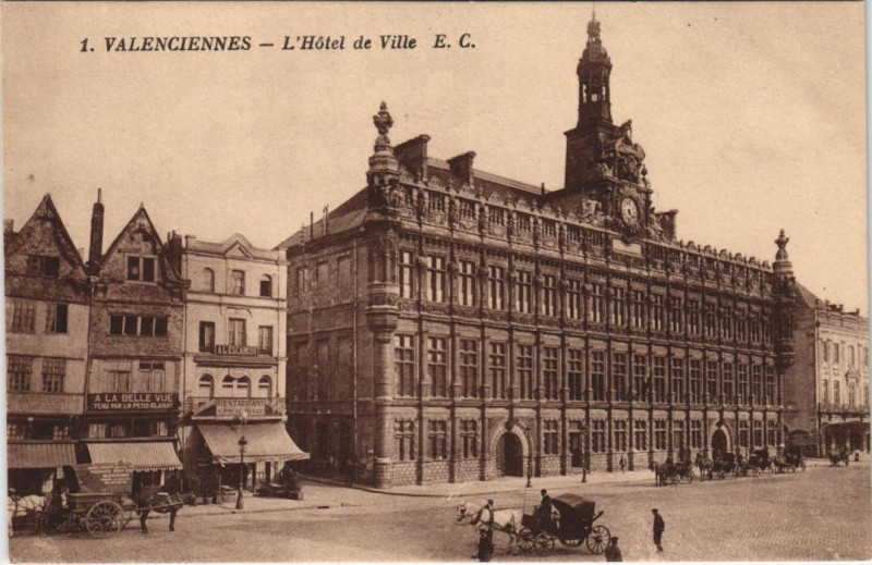Carte postale ancienne Valenciennes Hotel de Ville à Valenciennes