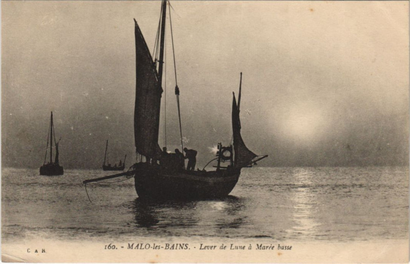 Carte postale ancienne Malo-Les-Bains Lever de Lune a Maree basse