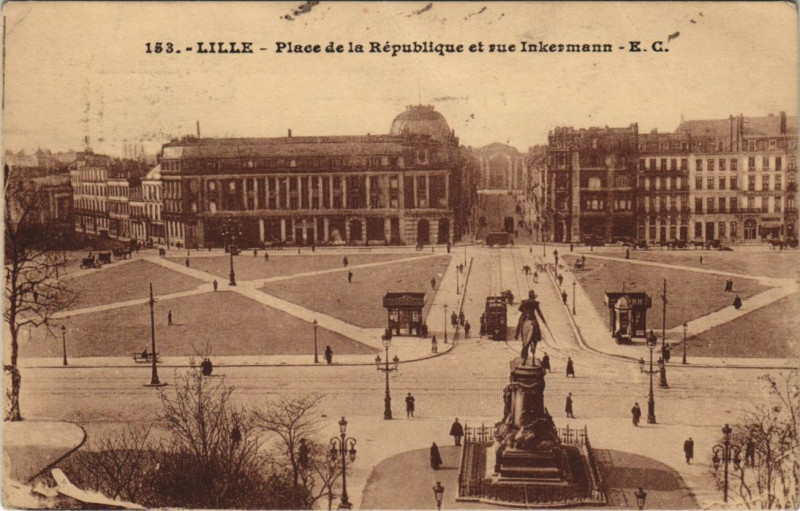 Carte postale ancienne Lille Place de la Republique à Lille