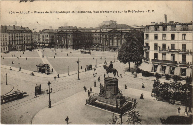 Carte postale ancienne Lille Place de la Republique à Lille