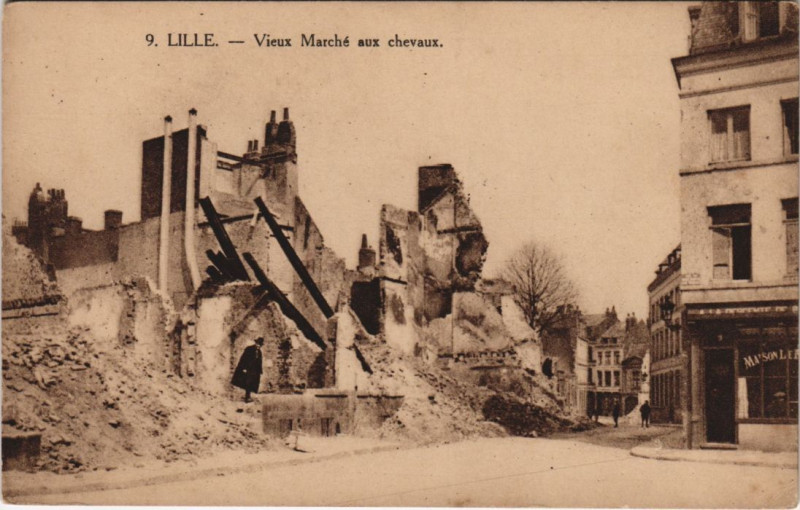Carte postale ancienne Guerre Militaire Lille Vieux marche aux horses à Erre