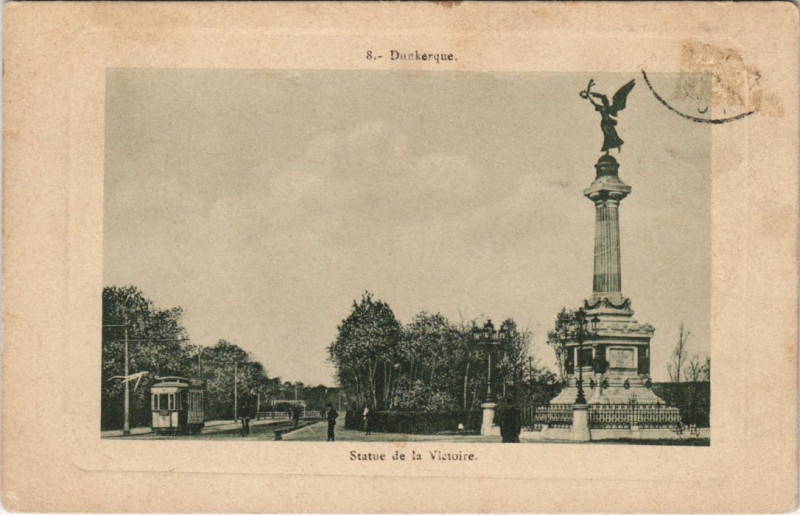 Carte postale ancienne Dunkerque Statue de la Victoire à Dunkerque