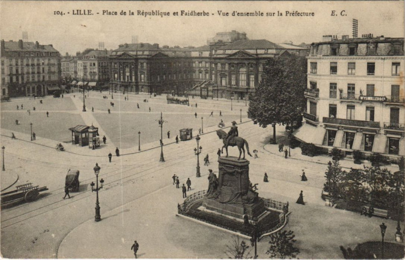 Carte postale ancienne Lille Place de la Republique à Lille